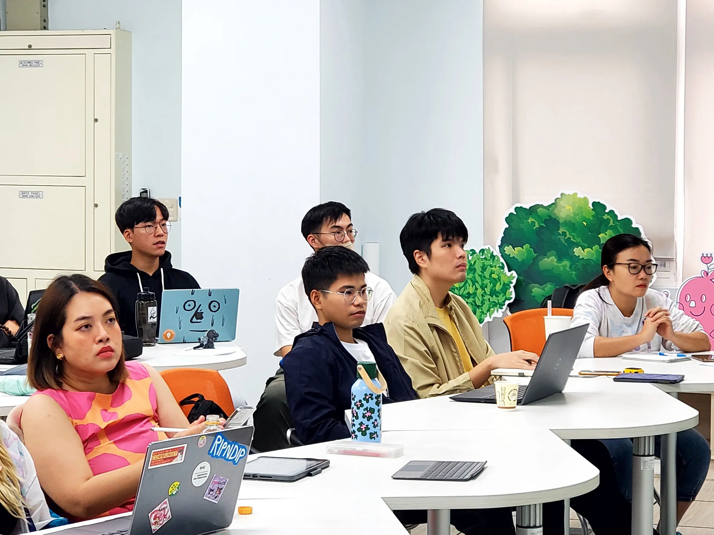 112學年度第一學期_企業社會責任專題講座 : 梁穎誼教授 第2張