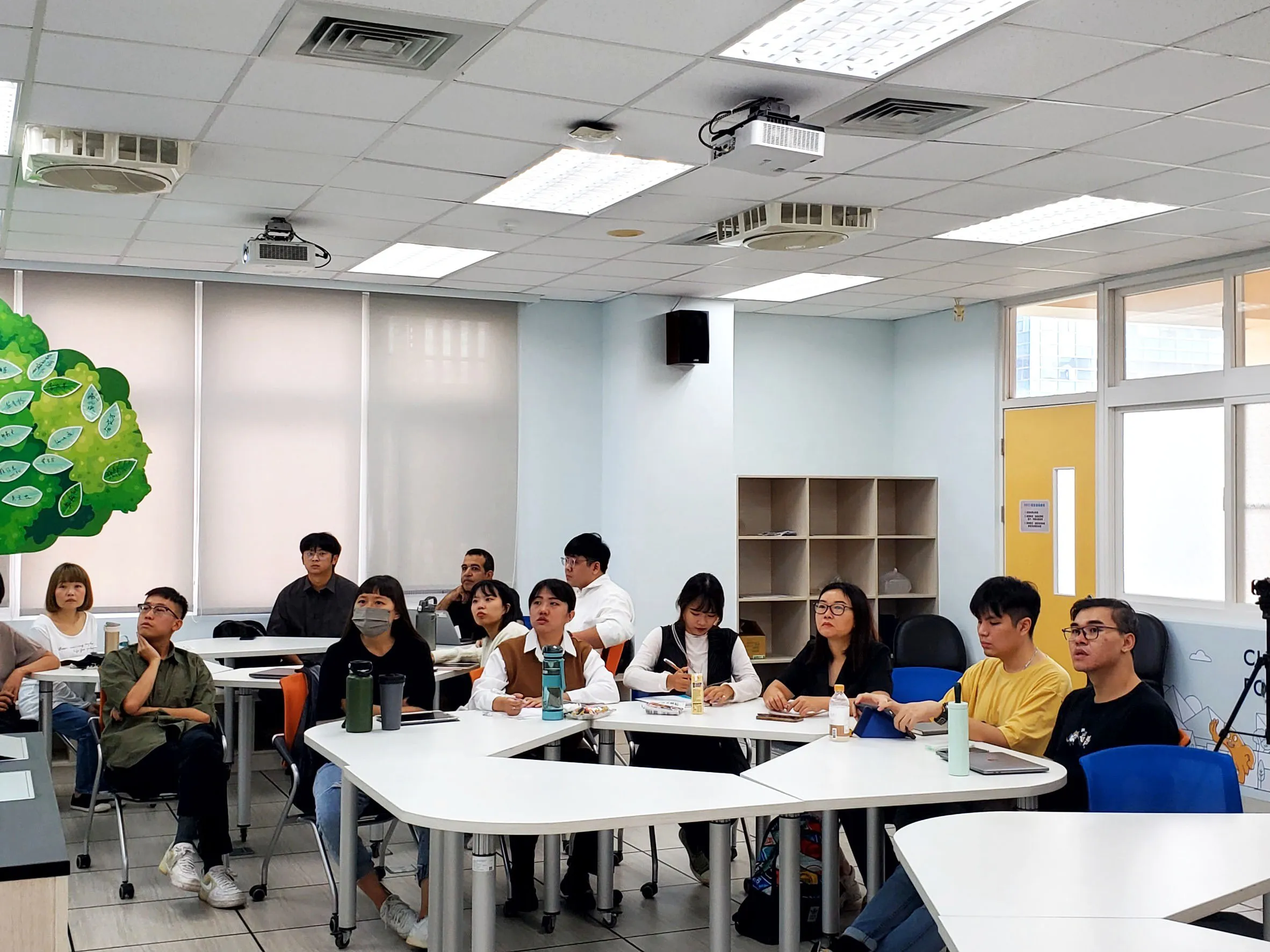 112學年度第一學期工作訪_新加坡惠普全球科技股份有限公司 : 陳子濟經理 第3張
